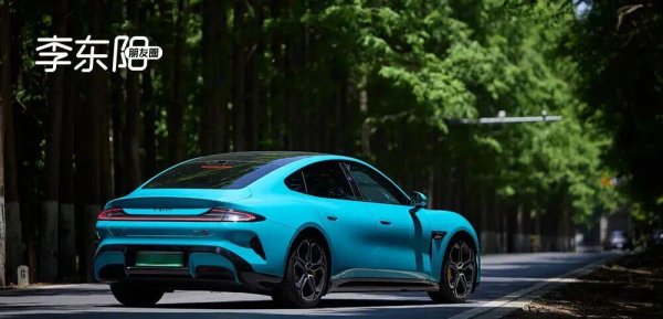 卓越汇 小米汽车爆燃大反转！雷军没了1000亿